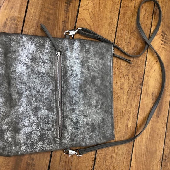 Stella and Dot crossbody grey/silver purse - Picture 3 of 3